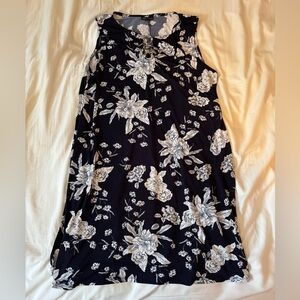 Roz & Ali floral print casual dress.